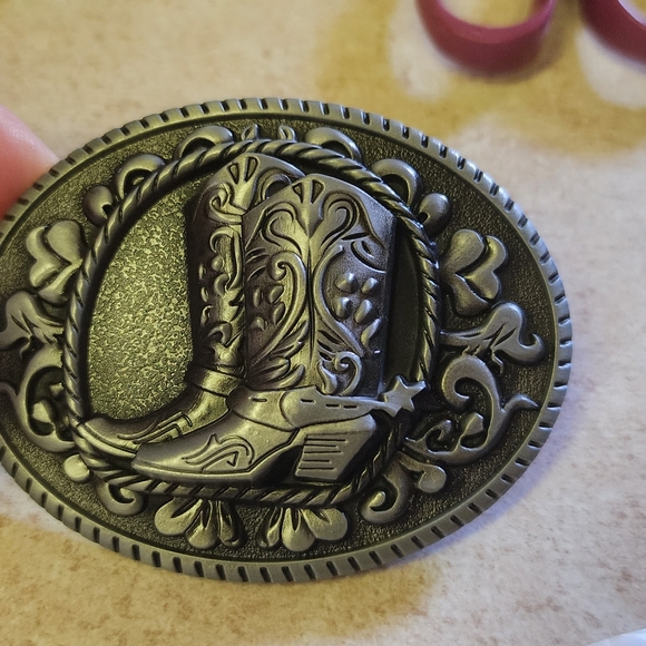 New western cowboy cowgirl boots approximately 3.5" wide.  Fits a 1.5" belt - Picture 3 of 3